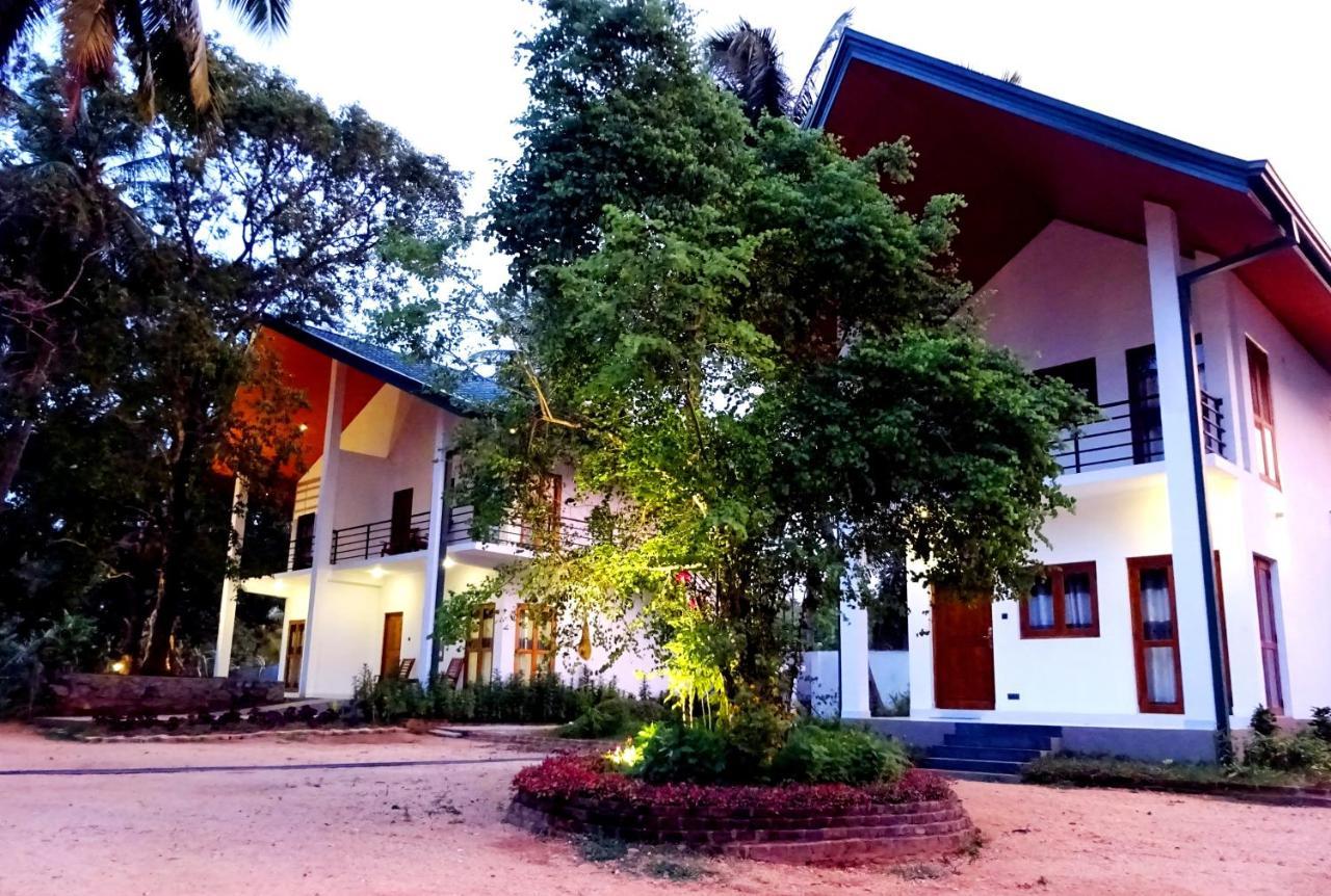 Athkandura Hotel Habarana Bagian luar foto